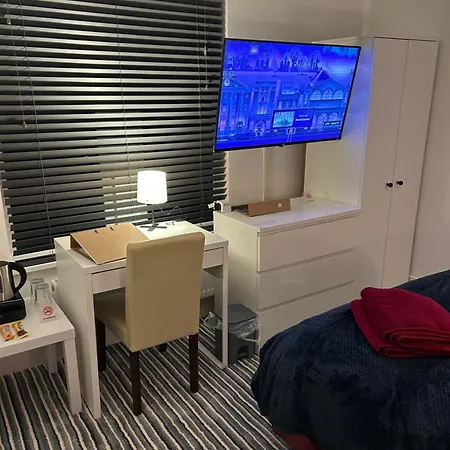 Barratt Street 3*